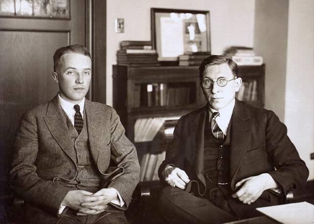 Frederick Banting et Charles Best dans leur laboratoire