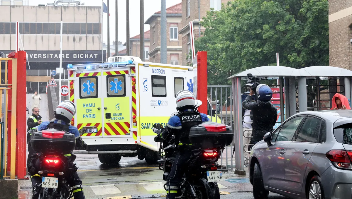 Arrivée en quarantaine à l'hôpital Bichat, Paris