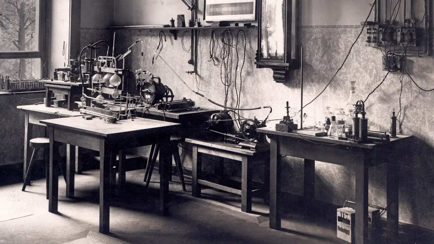Laboratoire de Röntgen à Würzburg en 1895